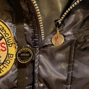 Always inside closet..willing to selling it